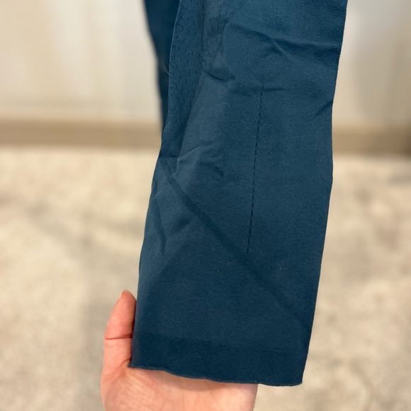 Lululemon Seamless Crop Leggings | Size 4 | Teal | High Rise with Cut Outs - Picture 4 of 6